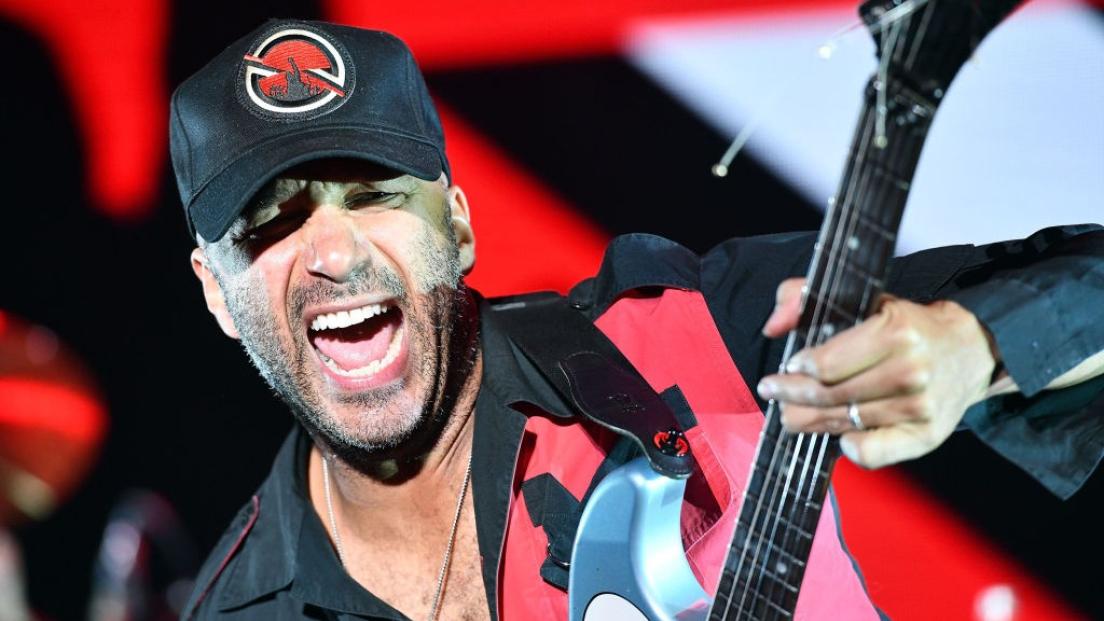 Tom Morello, recupero da record: è già tornato sul palco dopo la frattura alla mano! Guarda i video e la foto (solo per stomaci forti)