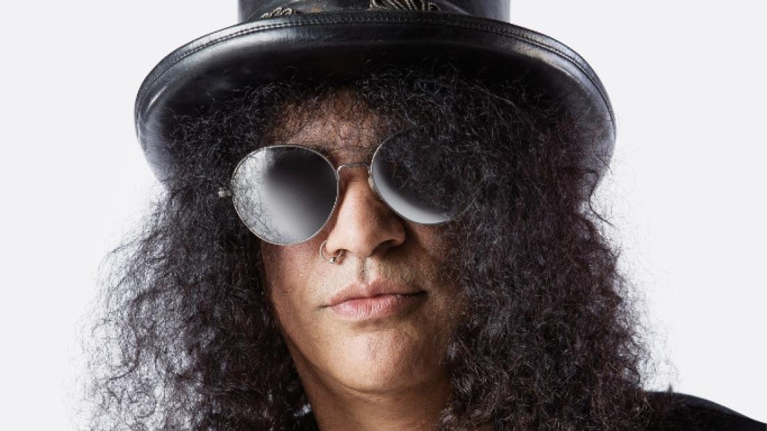 Slash, parla dei suoi momenti più bui passati tra alcol e droga: "Il 2004 e il 2005 sono stati piuttosto brutti"