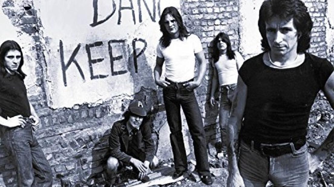 AC/DC: in arrivo il libro fotografico "AC/DC 1973-1980: The Bon Scott Years" dedicato ai primi anni della band