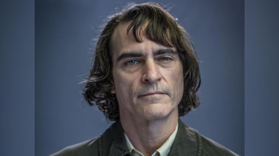Joker: rivelate le prime immagini dal set con protagonista Joaquin Phoenix nei panni dello storico rivale di Batman. Guarda il video