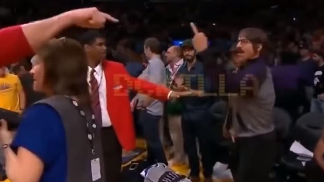 Red Hot Chili Peppers: Anthony Kiedis cacciato dal campo dei Lakers per proteste e insulti! Guarda il video