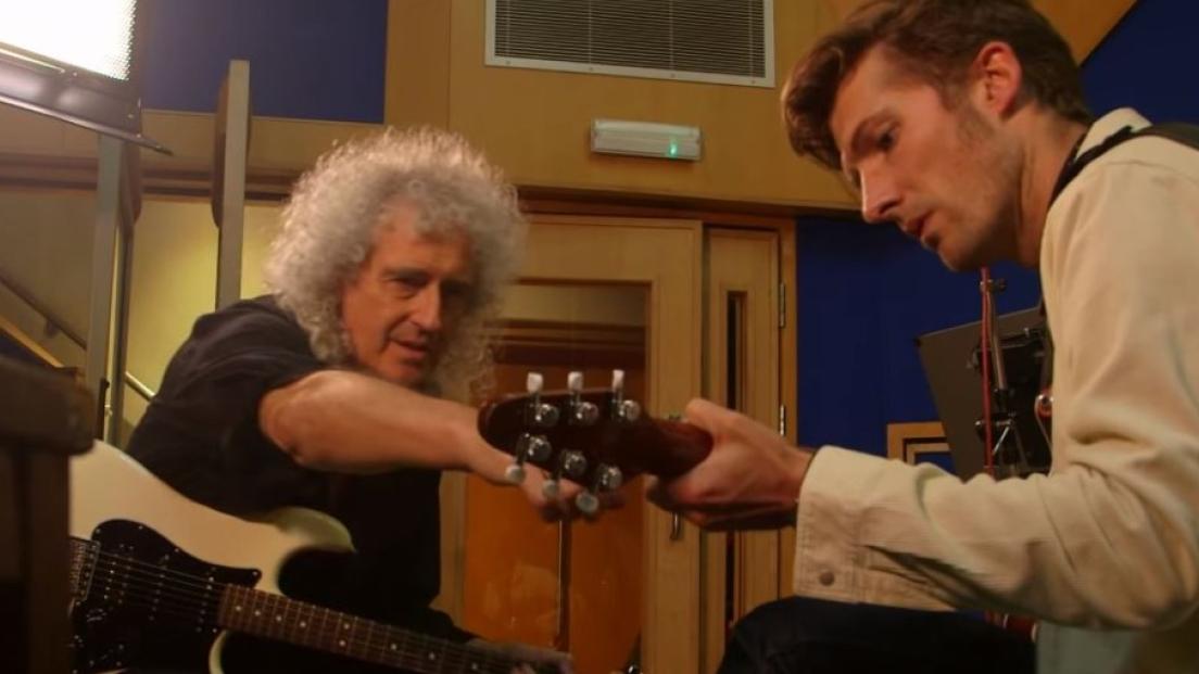 Bohemian Rhapsody: Brian May ha insegnato al suo interprete nel film a suonare la chitarra. Guarda il video
