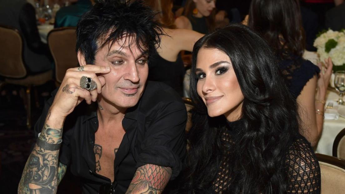 Mötley Crüe, Tommy Lee si è sposato (stavolta davvero) per la quarta volta a San Valentino. Guarda le foto
