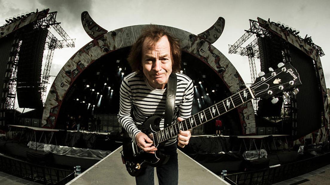 AC/DC, Angus Young: “Non potrei vivere senza la band. Ancora oggi mi esercito per ore ogni giorno per migliorarmi”
