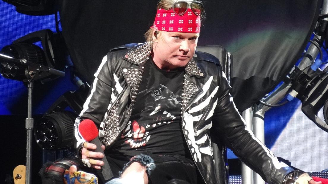 Guns N’ Roses, Duff McKagan: “Quando Axl Rose si è rotto il piede ho pensato che ormai fossimo finiti”