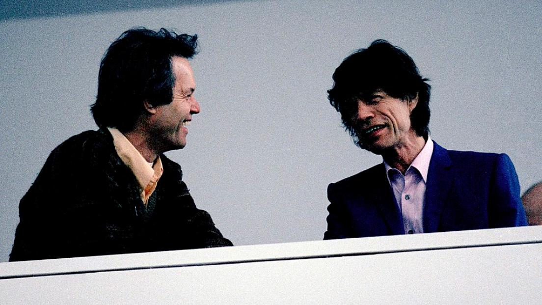Mick Jagger, parla il fratello Chris: “Forse rallenterà un po’ i ritmi dopo l’intervento”