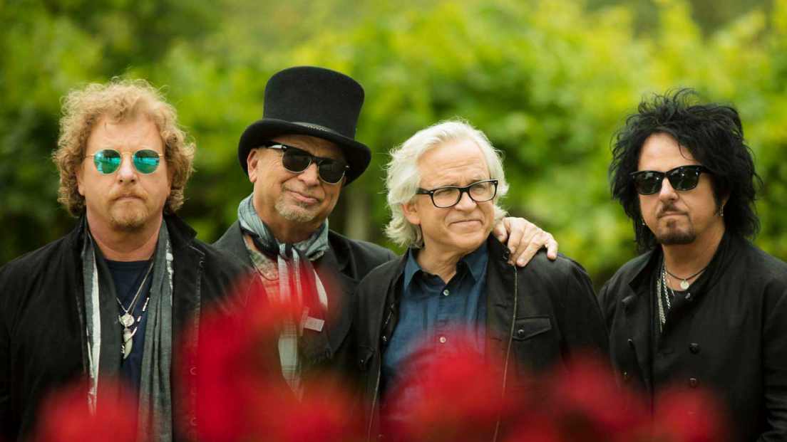 40 TOURS AROUND THE SUN DEI TOTO: partecipa all'estarzione del doppio CD + DVD live
