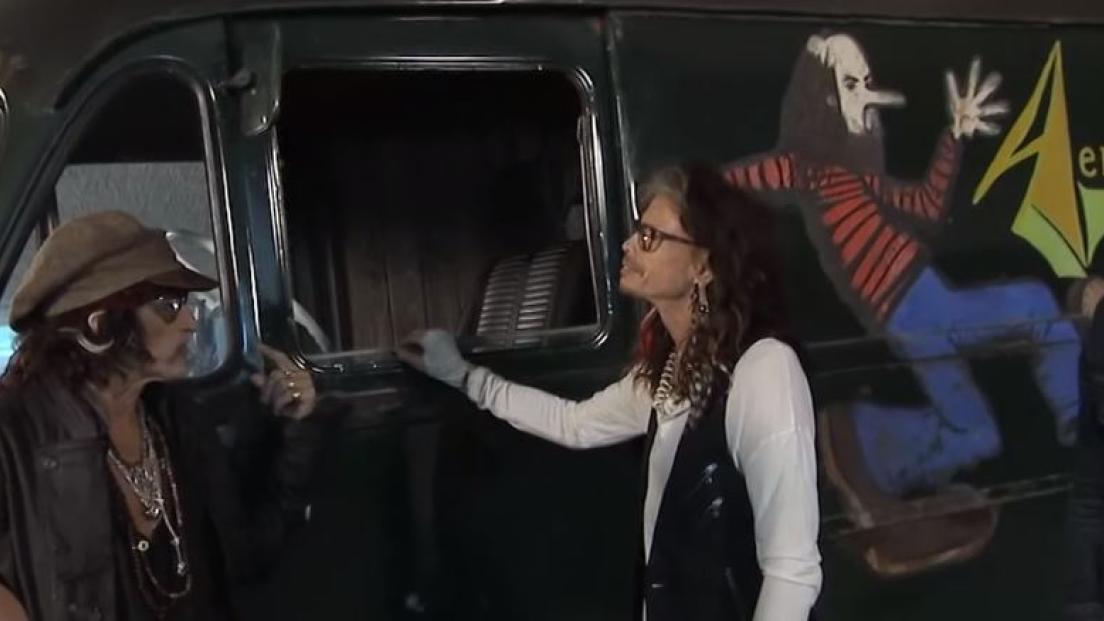 Aerosmith, è stato ritrovato e sistemato il primo furgone utilizzato dalla band in tour! Guarda i video