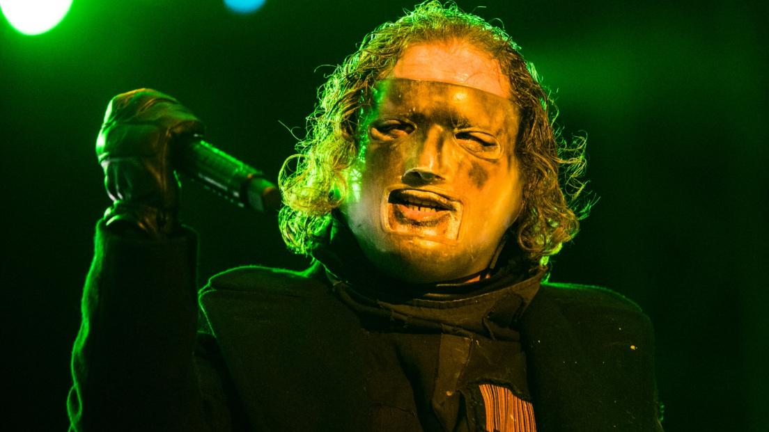 Coronavirus, Corey Taylor mette all’asta 13 chitarre in beneficenza per aiutare le persone colpite dall'emergenza