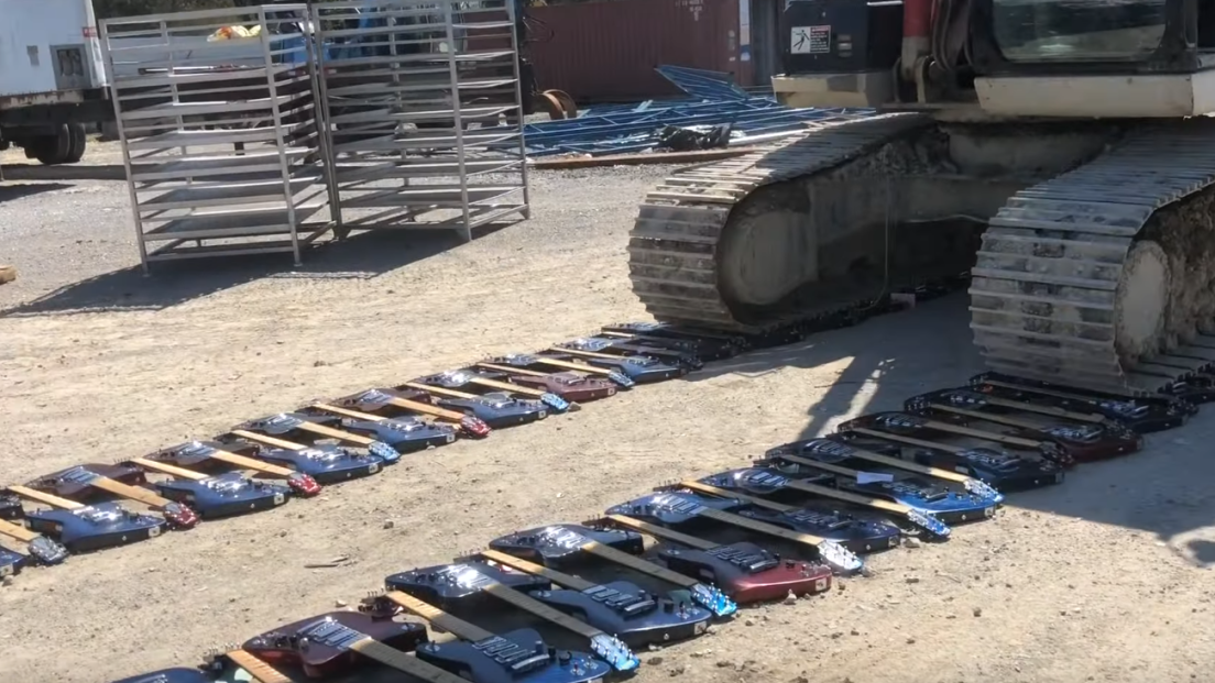 Gibson: diffuso in rete un video che mostra la distruzione di centinaia di chitarre. Guardalo ora!