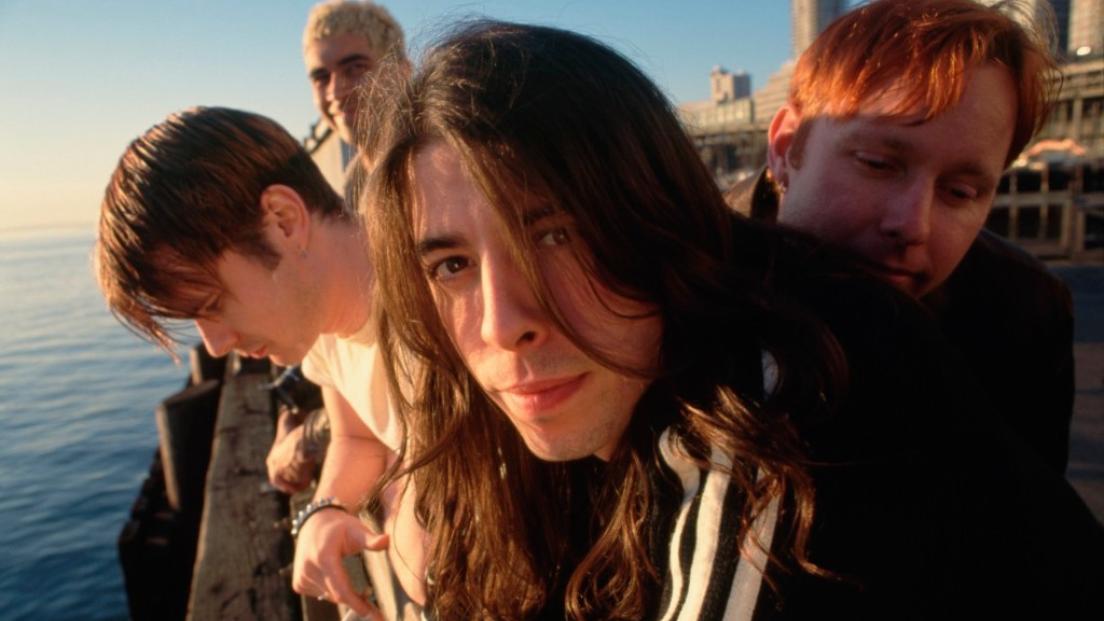 Foo Fighters, la vera storia di come è nata la band di Dave Grohl: "Volevamo che tutti si ubriacassero, saremmo sembrati bravi"