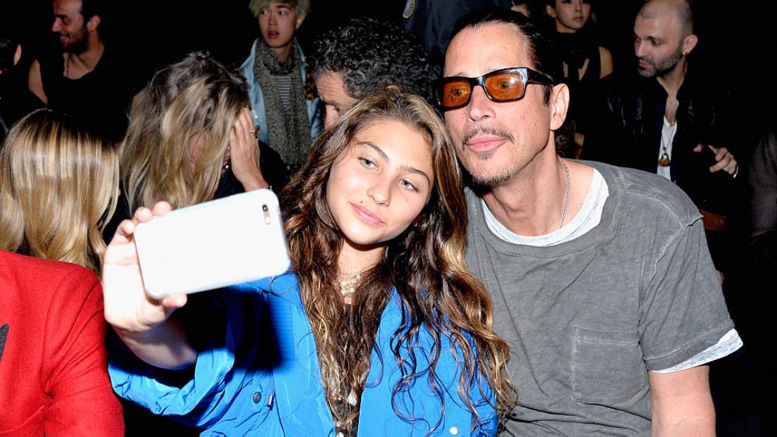Chris Cornell: la figlia Toni pubblica il singolo originale "Far Away Places", prodotto dal padre. Ascoltalo qui