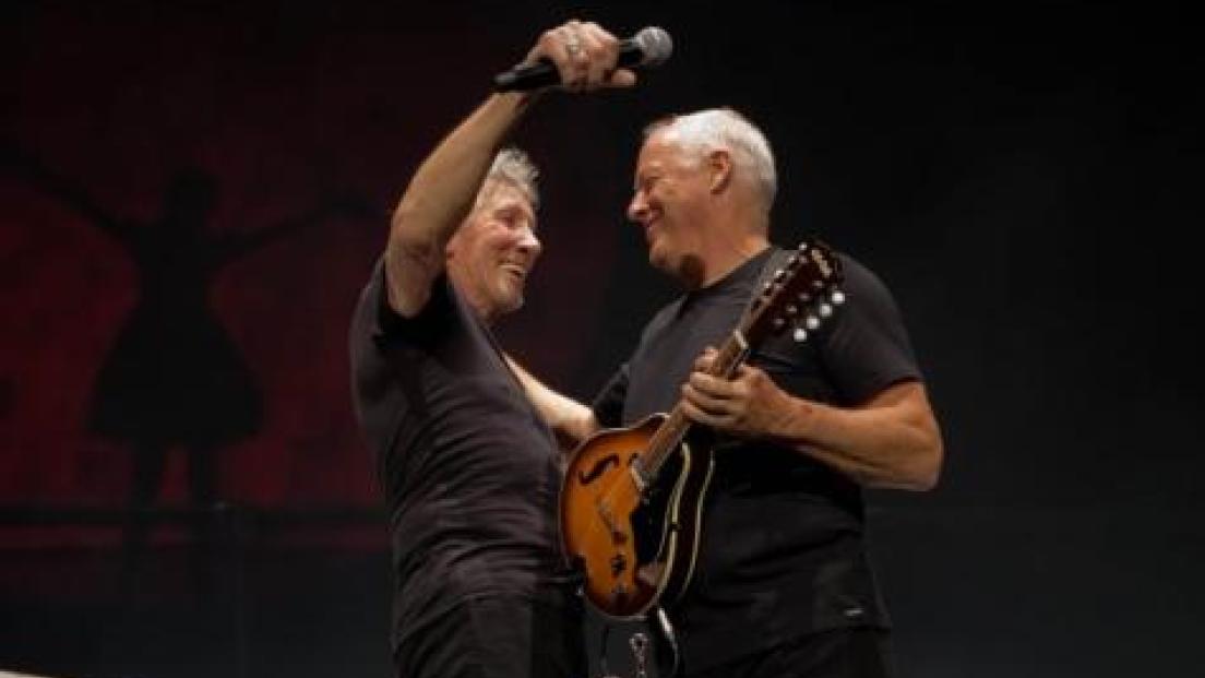 Pink Floyd, Waters rivela di aver provato a riavvicinarsi a Gilmour ma senza successo: “Ha censurato il mio film sul sito della band”