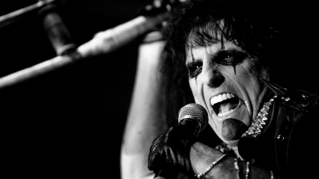 Alice Cooper, in arrivo il documentario Live From The Astroturf! L'anteprima a Londra. Guarda il video