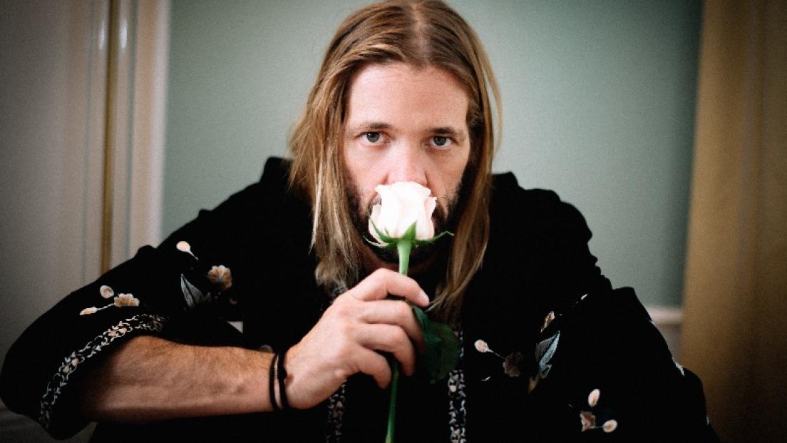 Foo Fighters: Taylor Hawkins presenta il suo disco Get The Money