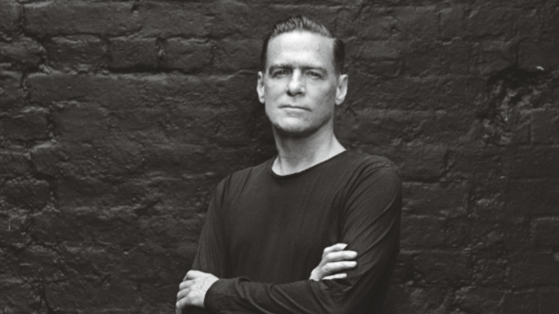 Bryan Adams ha donato ad una scuola elementare di Chelsea un parco giochi nuovo per i bambini. Guada le foto