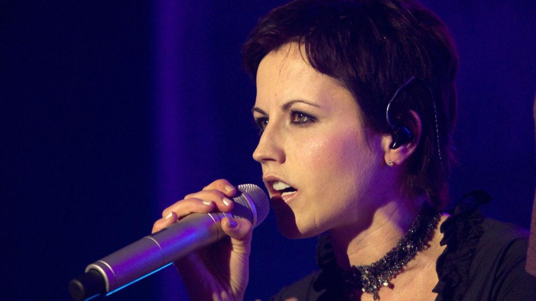 The Cranberries, il vero significato di Zombie: il testo di Dolores O’Riordan contro le violenze e le atrocità