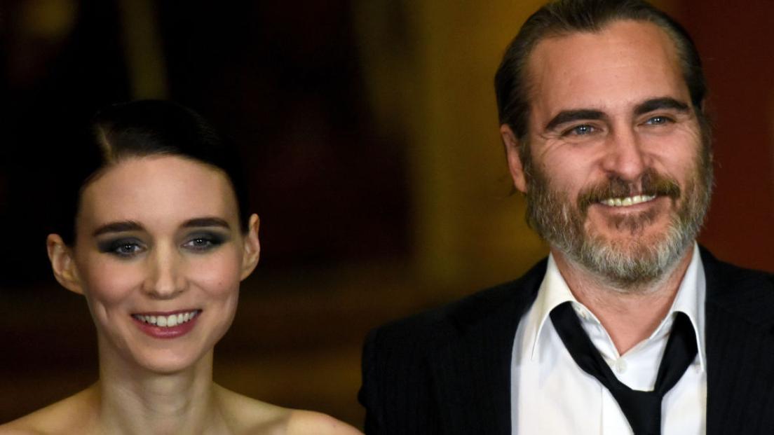 Joaquin Phoenix è diventato papà: il bambino si chiama River in omaggio al fratello scomparso
