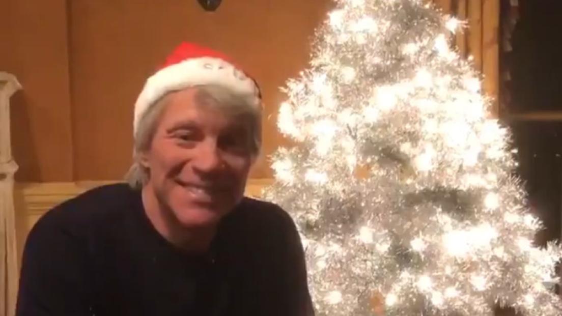 Jon Bon Jovi racconta la storia del regalo di Natale più bello della sua vita: la sua prima chitarra
