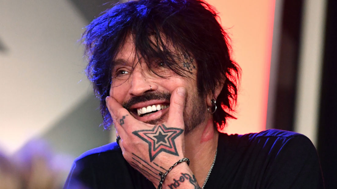 Mötley Crüe, Tommy Lee: "Bevevo 8 litri di vodka al giorno. Sono vivo per miracolo"
