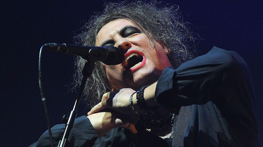 I Cure hanno suonato a sorpresa un nuovo inedito, "I Could Never Say Goodbye". La dedica di Robert Smith al fratello scomparso