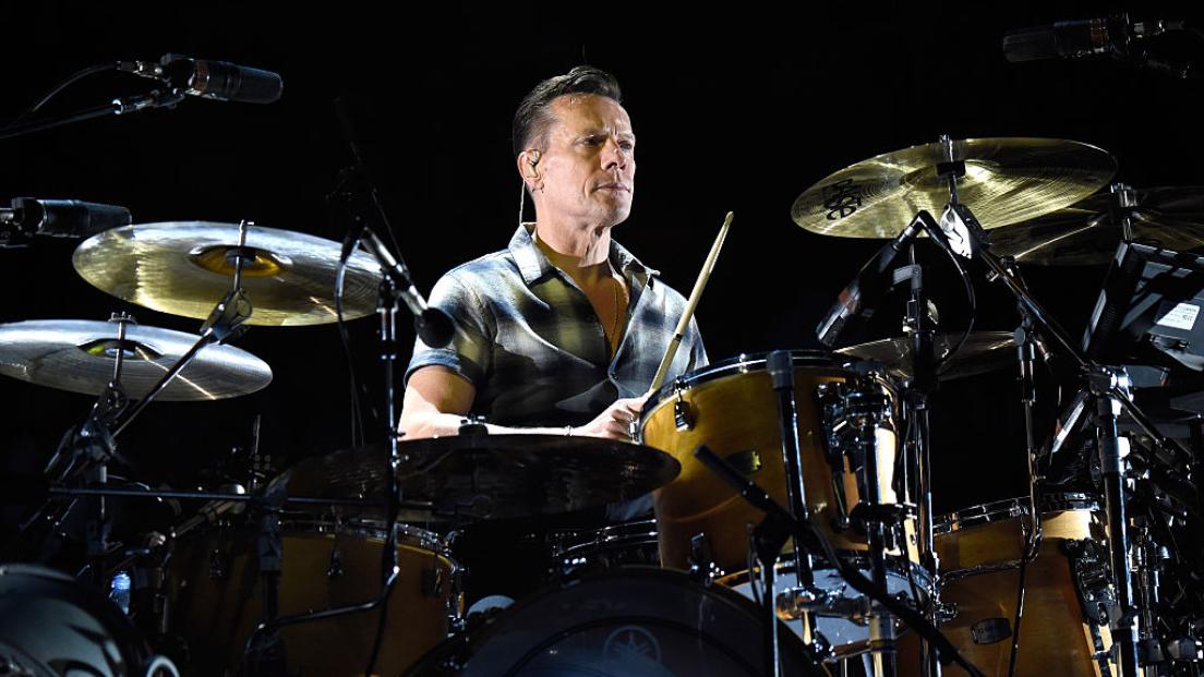 U2: Larry Mullen Jr. non sta bene, potrebbe non riuscire ad andare in tour con la band nel 2023