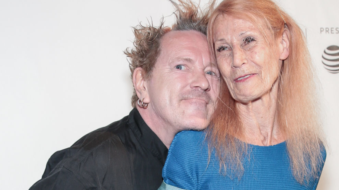 John Lydon racconta il dolore della perdita dell'amata moglie: "Pensavo di gestirla, ma va molto peggio del previsto"