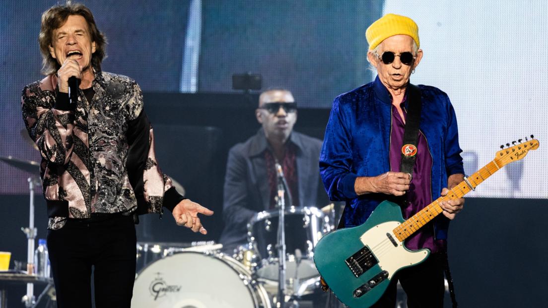 The Rolling Stones, Keith Richards rivela i piani per il tour 2024: "se tutti ce la faranno a stare ancora in piedi"
