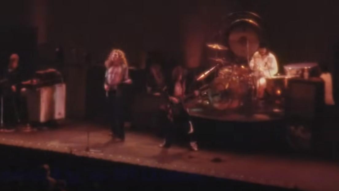 Led Zeppelin, pubblicato il video di un concerto inedito del 1975. Guardalo qui