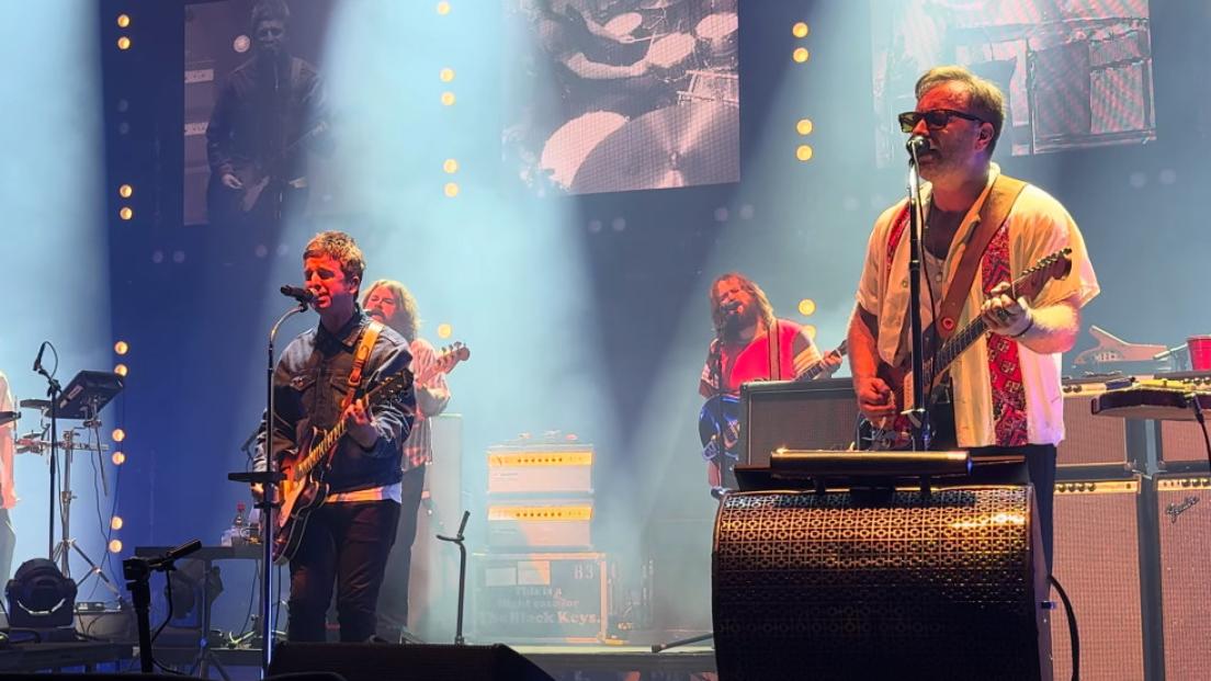 The Black Keys, Noel Gallagher ospite del concerto a Londra. Guarda i video