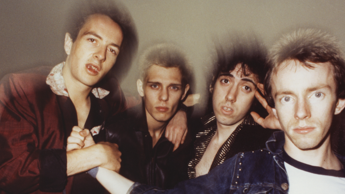 The Clash, ecco perché la band di Joe Strummer allontanò il chitarrista Mick Jones all'apice del successo