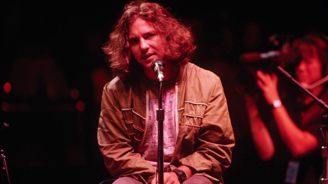 Pearl Jam: la vera storia di "Corduroy", il grido di rabbia di Eddie Vedder contro la mercificazione dello stile di Seattle