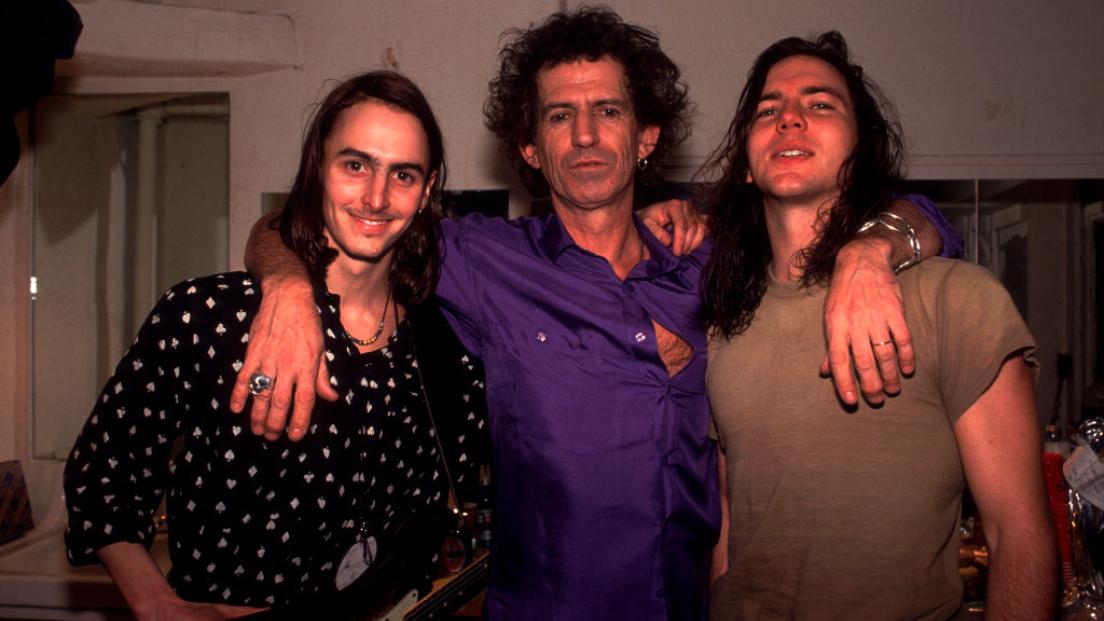 Pearl Jam, Eddie Vedder racconta il primo incontro con Keith Richards: "Tirò fuori dai pantaloni un coltello e lo mise sul tavolo"