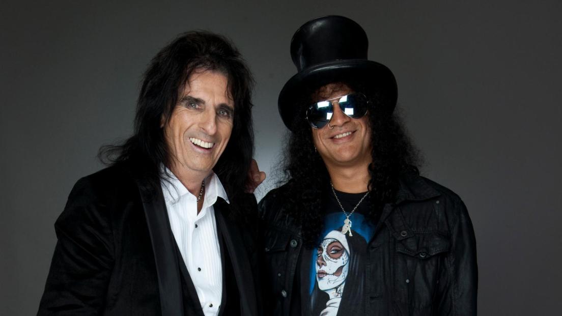 Alice Cooper ha registrato un brano rock per bambini assieme a sua figlia e Slash. Ascolta qui "Freewheelin'"
