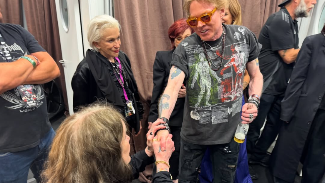 Ozzy Osbourne e Axl Rose si sono incontrati per la prima volta in assoluto durante il concerto a Birmingham. Guarda le foto