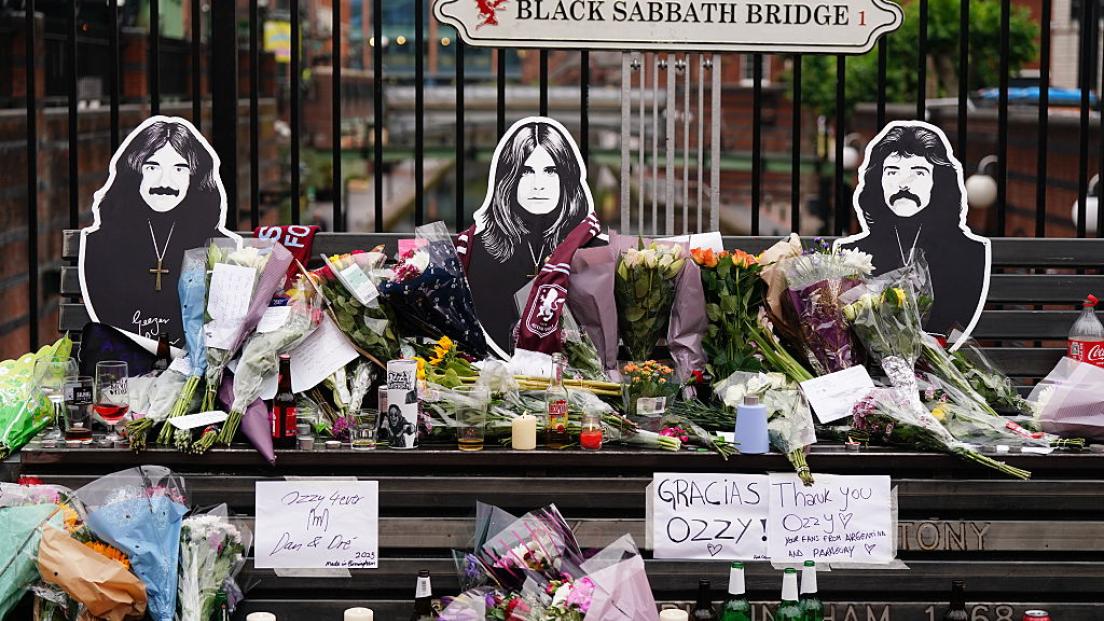 Ozzy Osbourne, annunciati i dettagli dei funerali. Il corteo passerà nel centro di Birmingham