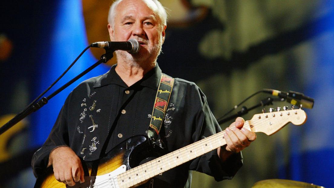 Addio a Sonny Curtis: morto a 88 anni il chitarrista dei Crickets: scrisse I Fought the Law