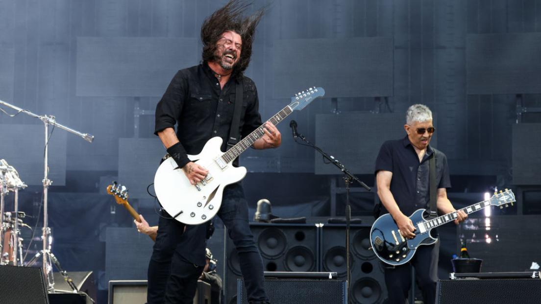 Foo Fighters: Dave Grohl ha raccontato la storia di quando i Red Hot Chili Peppers cercarono di ingaggiare Pat Smear
