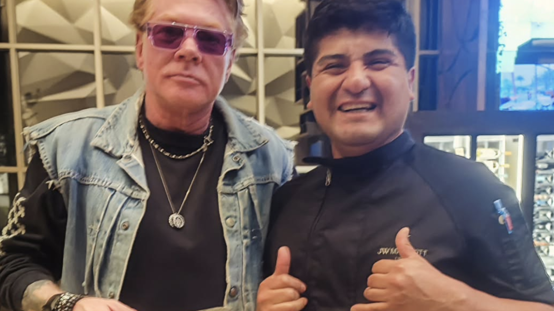 Guns N' Roses: chef di un hotel licenziato dopo aver scattato una foto con Axl Rose
