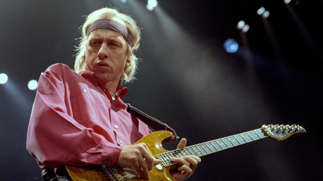 I consigli di Mark Knopfler per suonare al meglio la chitarra: "bisogna smettere di associare le emozioni con la tensione". Scoprili tutti