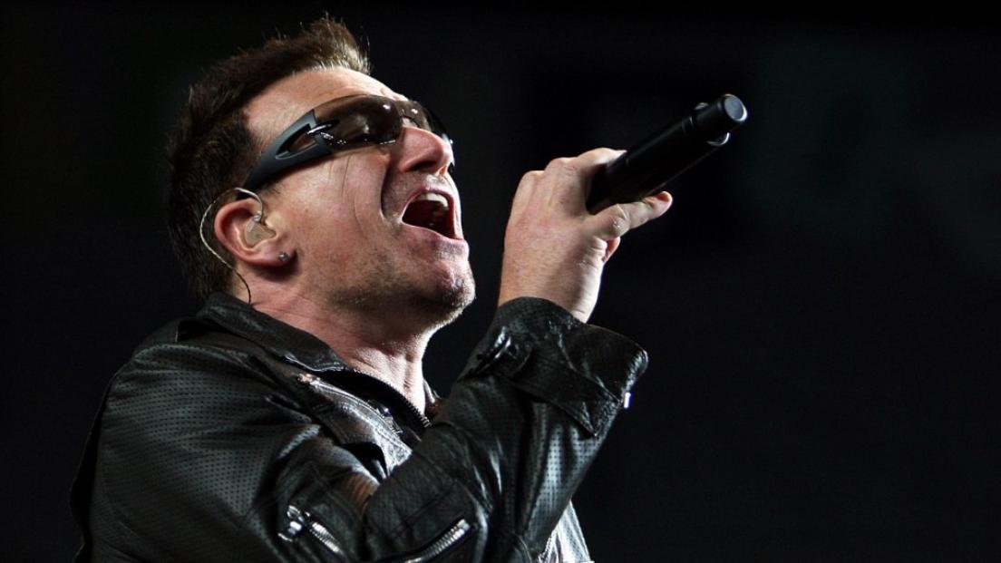 U2: Bono rimane improvvisamente senza voce. Concerto interrotto a Berlino. Guarda i video