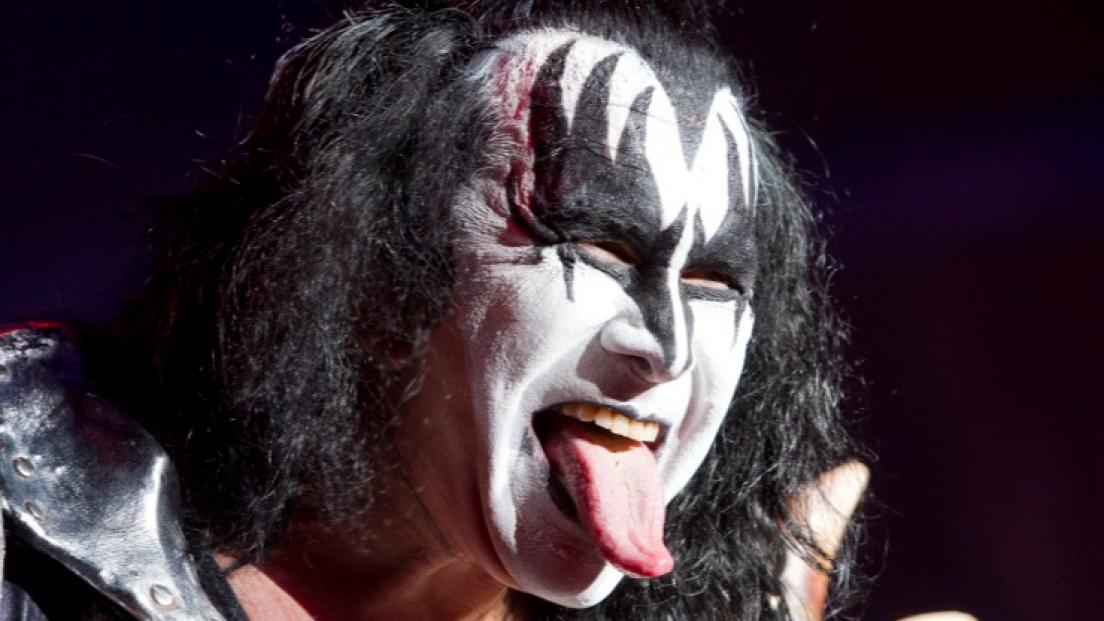 KISS, Gene Simmons si scaglia contro i no-vax e i no-mask: “Se siete negazionisti statemi alla larga e restate nell’ombra”
