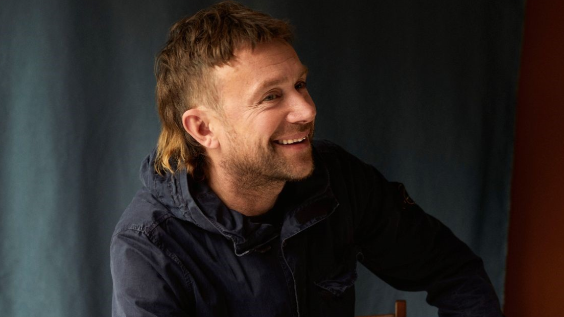 Damon Albarn annuncia il suo secondo album solista "The Nearer The Fountain, More Pure The Stream Flows". Ascolta qui la title track