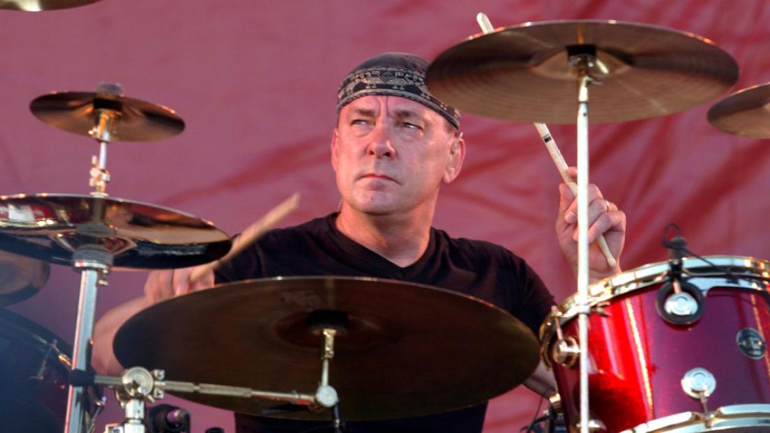 Quella volta in cui il leggendario Neil Peart dei Rush venne votato come miglior batterista prog di sempre