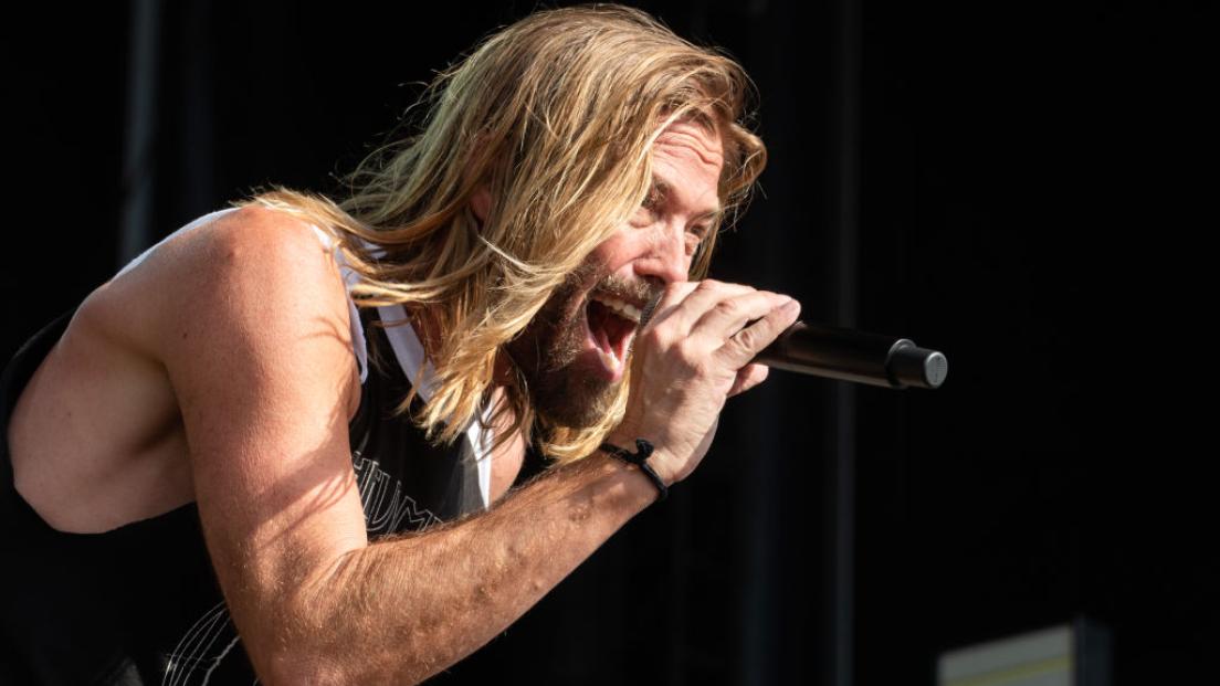 Quella volta che Taylor Hawkins svelò la sua canzone preferita di sempre: "è la più emozionante che sia mai stata scritta"