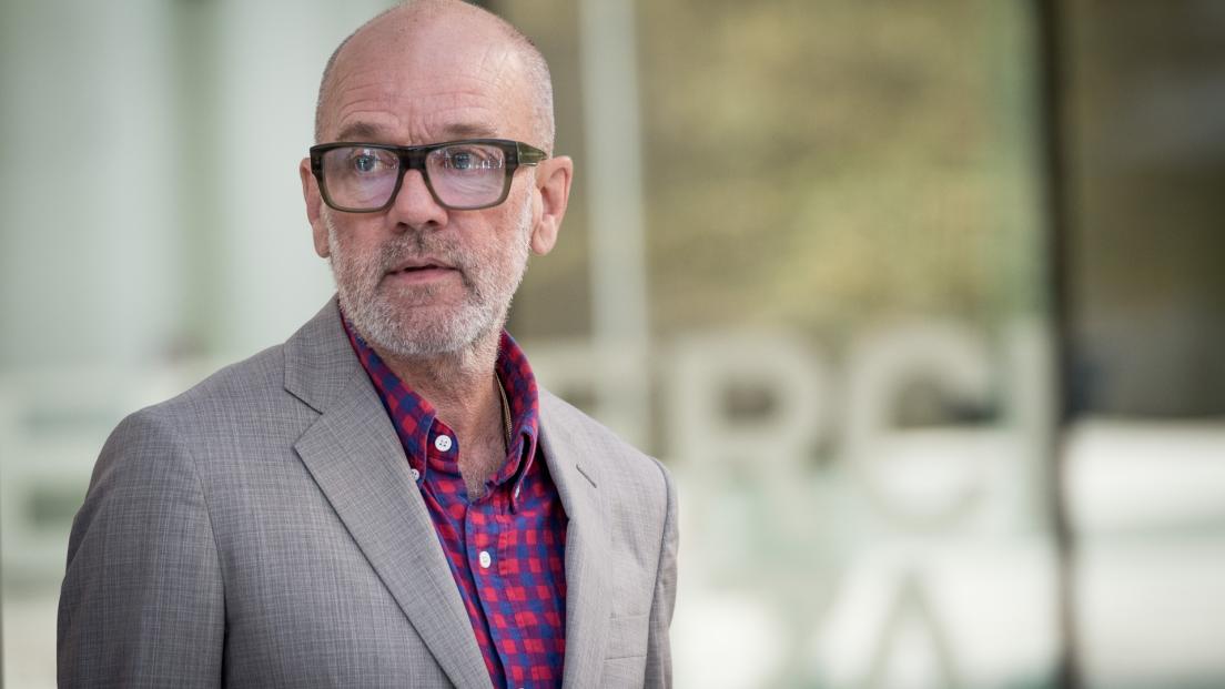 Michael Stipe espone la sua collezione d’arte alla Outsider Art Fair di New York. Guarda le sue opere