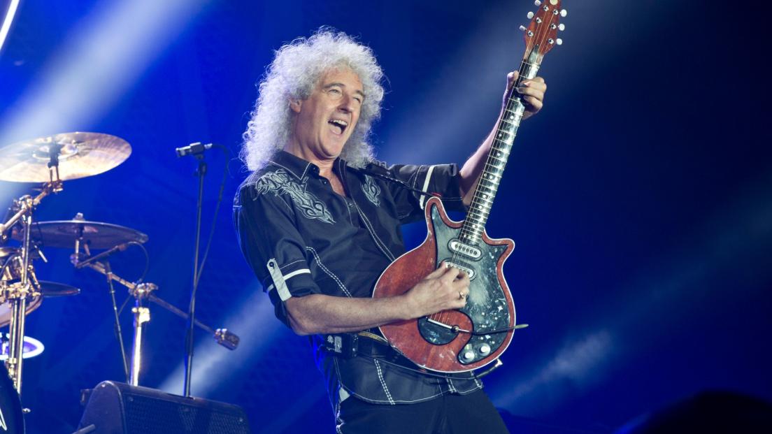 Queen, Brian May sta meglio: è tornato a esibirsi con la sua Red Special dopo l'ictus. Guarda il video