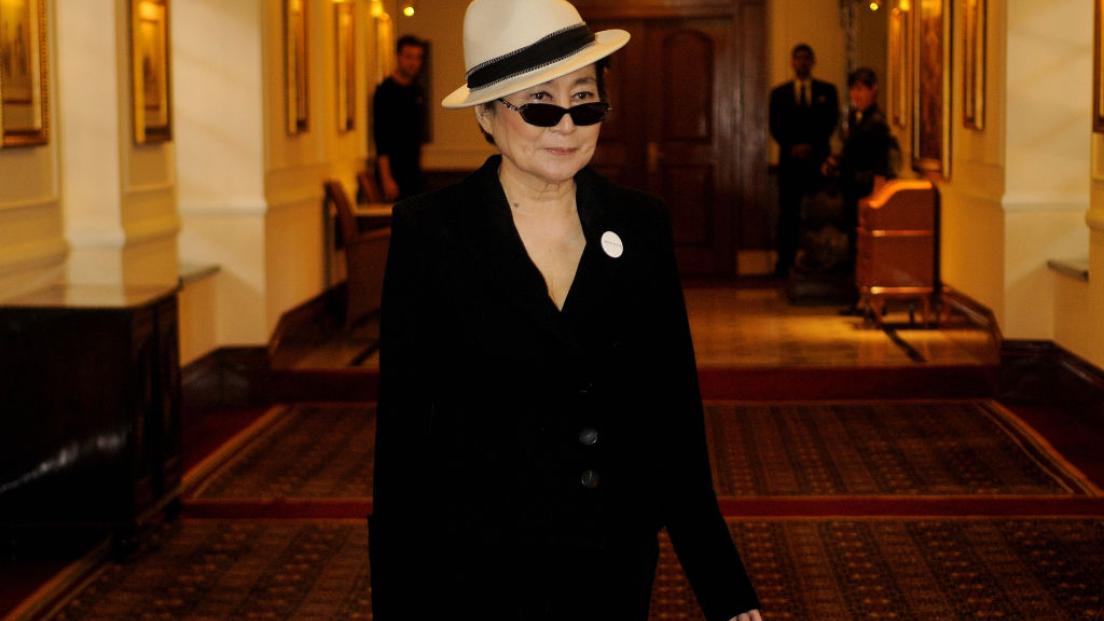 Yoko Ono, le sue condizioni si sarebbero aggravate: ha bisogno di cure e assistenza continua