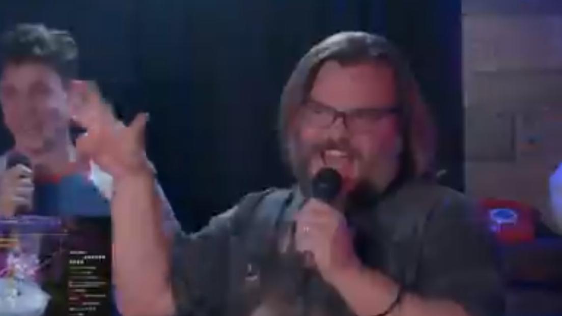 Jack Black ha cantato "It's A Long Way To The Top..." degli AC/DC al karaoke per beneficenza contro gli incendi in Australia