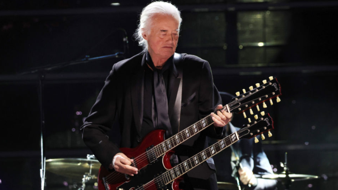 Jimmy Page torna a suonare su un palco dopo 8 anni. Guarda il live alla Rock And Roll Hall of Fame